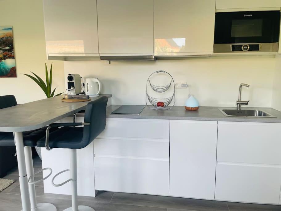 Prachtig Guesthouse Met Gratis Parkeren Maasmechelen Eksteriør bilde