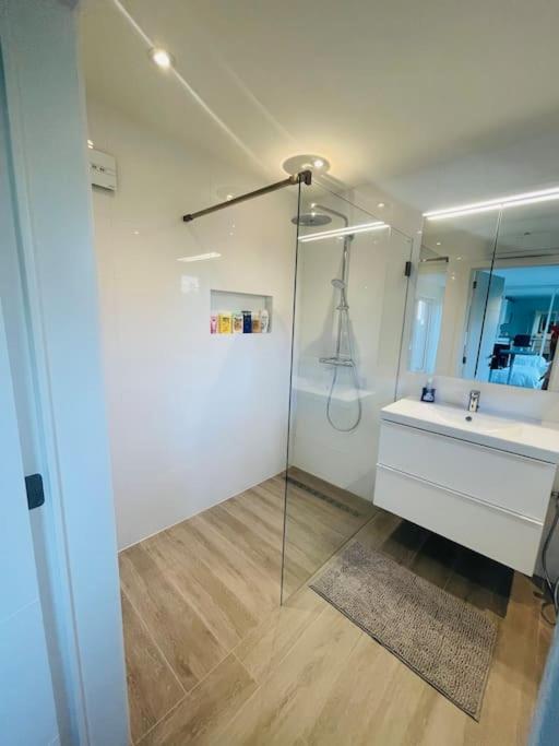 Prachtig Guesthouse Met Gratis Parkeren Maasmechelen Eksteriør bilde